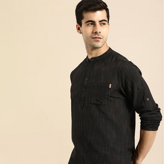 http://13.233.79.61/products/men-black-woven-design-kurta