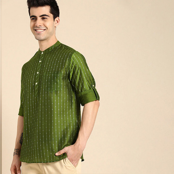 http://13.233.79.61/products/men-olive-green-gold-toned-ethnic-woven-design-kurta