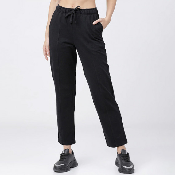 http://13.233.79.61/products/women-black-solid-cotton-track-pant-1