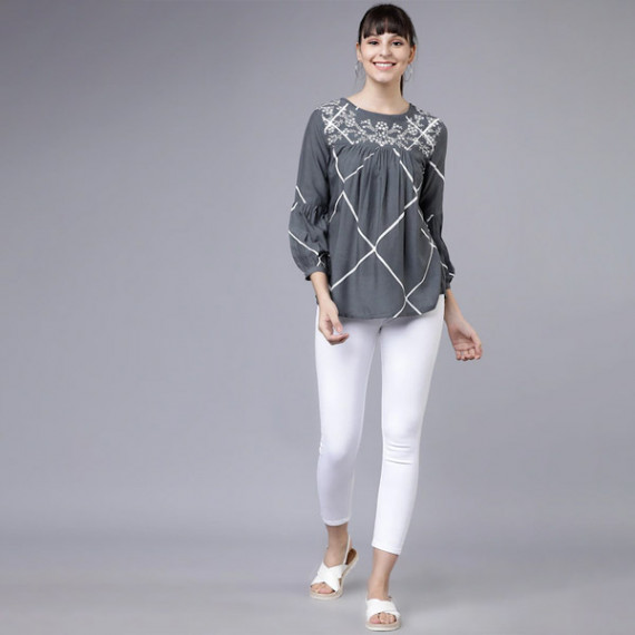 http://13.233.79.61/products/women-grey-and-white-printed-a-line-top
