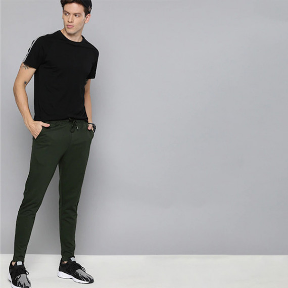 http://13.233.79.61/products/men-olive-green-straight-fit-solid-track-pants