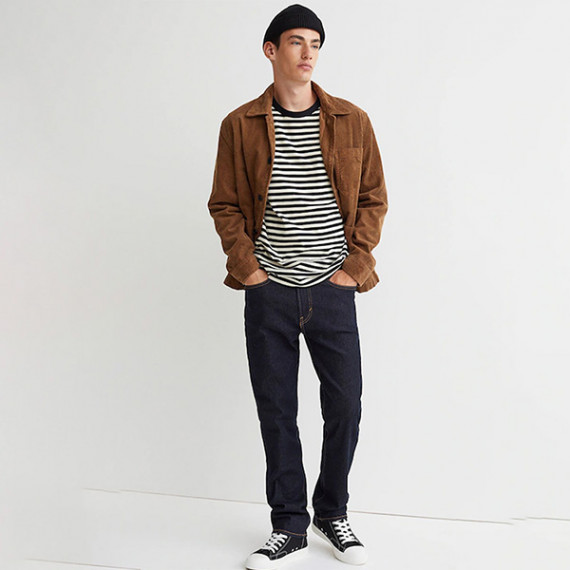 http://13.233.79.61/products/men-navy-blue-solid-regular-jeans