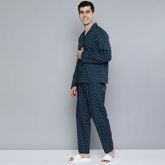 http://13.233.79.61/products/men-navy-blue-white-printed-pure-cotton-night-suit