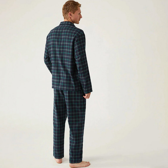 http://13.233.79.61/products/men-green-blue-checked-night-suit