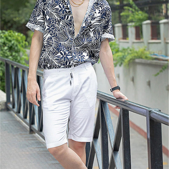 http://13.233.79.61/products/men-white-solid-slim-fit-regular-shorts