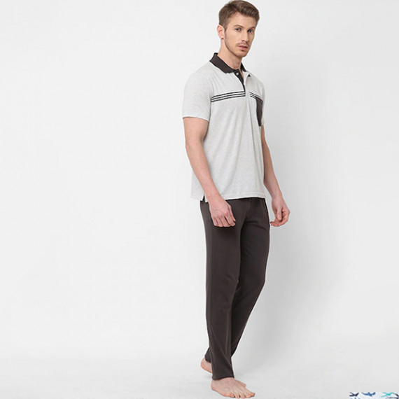 http://13.233.79.61/products/men-white-grey-striped-pure-cotton-night-suit
