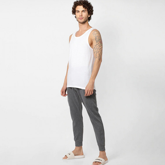 http://13.233.79.61/products/men-pack-of-2-white-solid-innerwear-vests