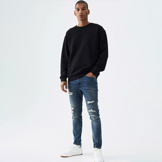 http://13.233.79.61/products/men-blue-mildly-distressed-jeans