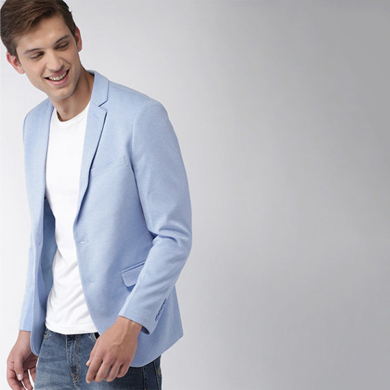 http://13.233.79.61/products/men-blue-solid-single-breasted-knitted-blazer