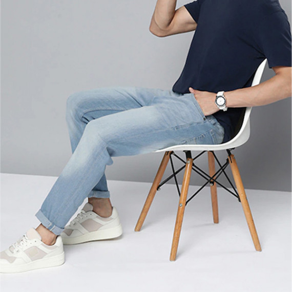 http://13.233.79.61/products/men-blue-slim-tapered-fit-light-fade-stretchable-jeans
