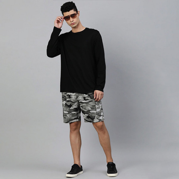 http://13.233.79.61/products/men-charcoal-grey-camouflage-printed-pure-cotton-cargo-shorts