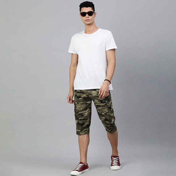 http://13.233.79.61/products/men-olive-green-beige-camouflage-printed-pure-cotton-34th-cargo-shorts