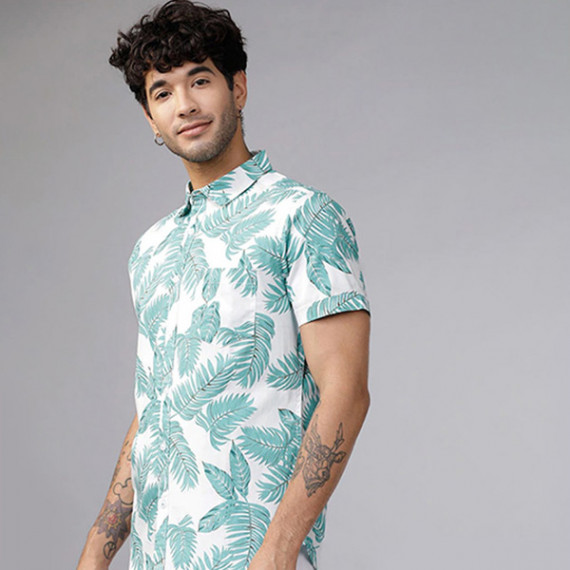 http://13.233.79.61/products/men-green-white-slim-fit-printed-casual-shirt